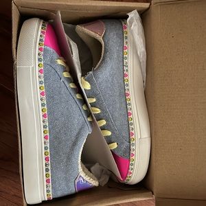 CLOSEOUT SALE Steve Madden girl sneakers
